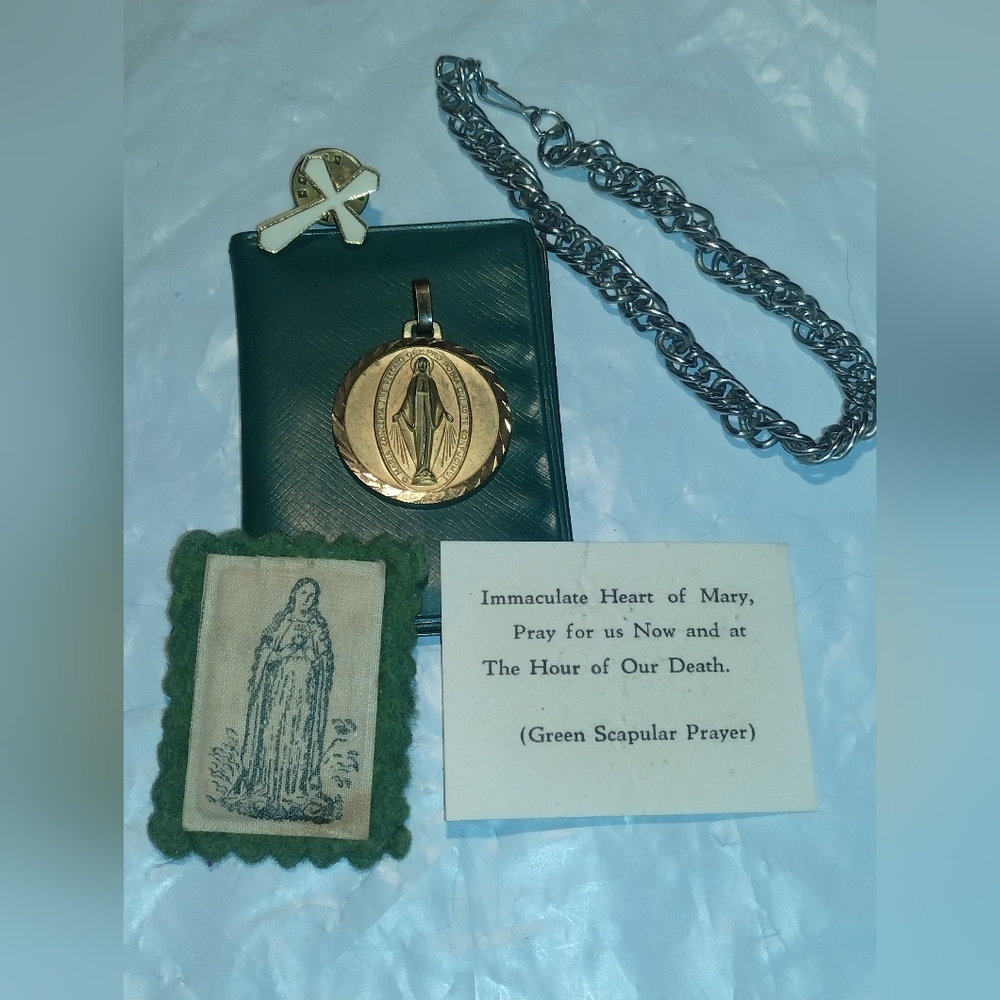 Green Religious Scapular Set with Gold Medal